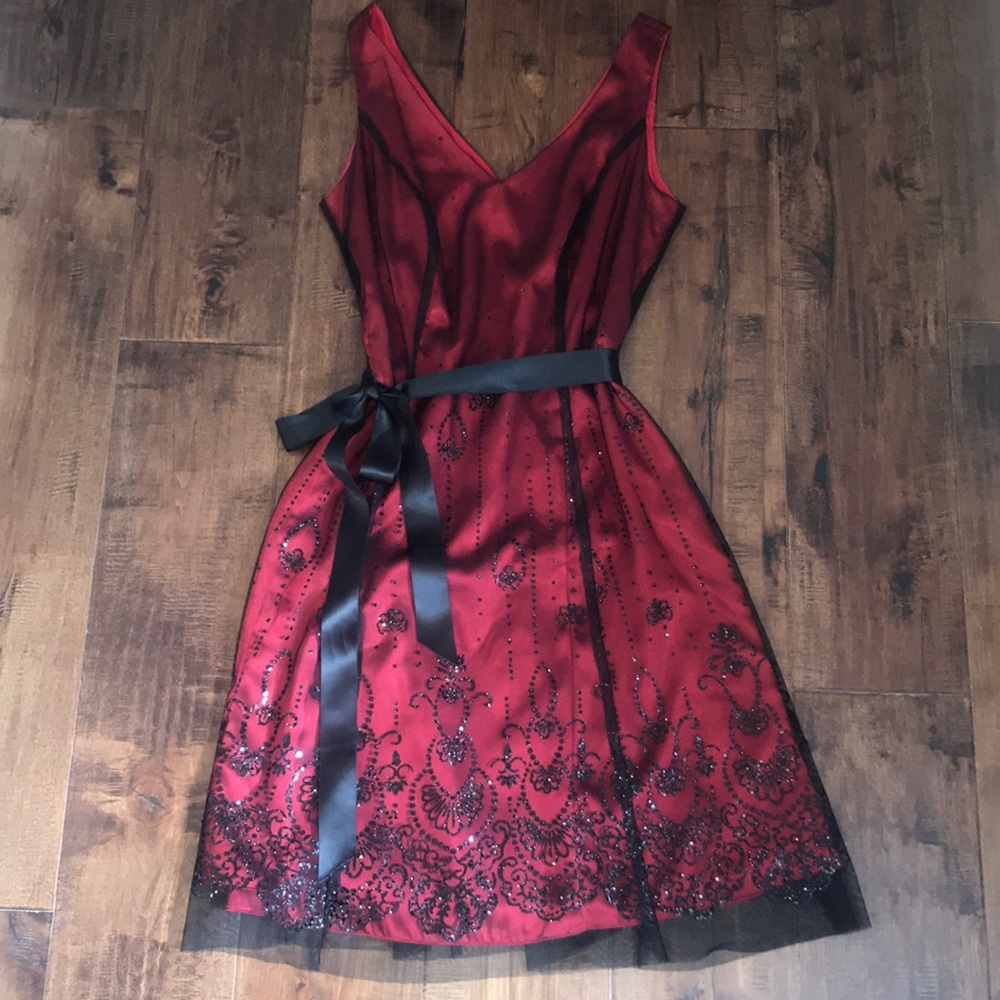 😍 Red & Black Sparkly Party Dress with Black Bow